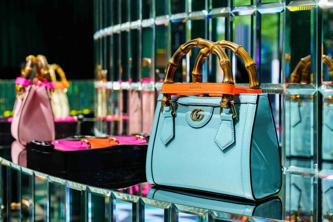 封面新闻|有范儿：早秋换新装 热门手袋你入手了吗？｜封面天天见·逛姐出街