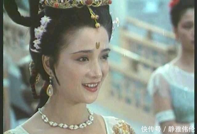 已经有了袭人,贾宝玉为何还与其他丫头偷