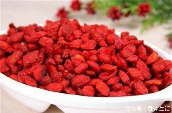 黑枸杞|枸杞虽好,但是不能和“它”一起吃,否则会中毒、致癌