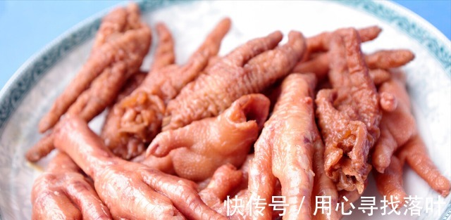 做虎皮鸡爪记住“1煮1泡”窍门，鸡爪快速起皱脱骨，皮酥肉嫩！