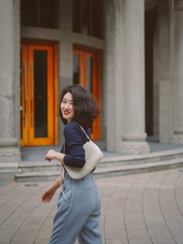 穿搭|优雅风格的穿搭技巧，这几款衣服很减龄，秋季这样穿就很美
