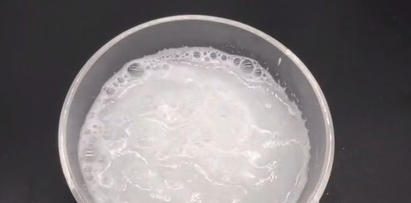 白糖和洗衣粉混合一起,作用太棒了,早学不吃亏,一年省下好几百