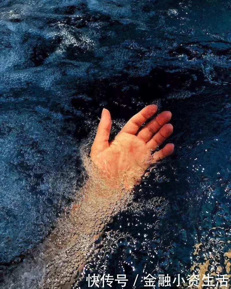  天生就闪耀着勇敢的微笑|骆一禾 | 闪耀着