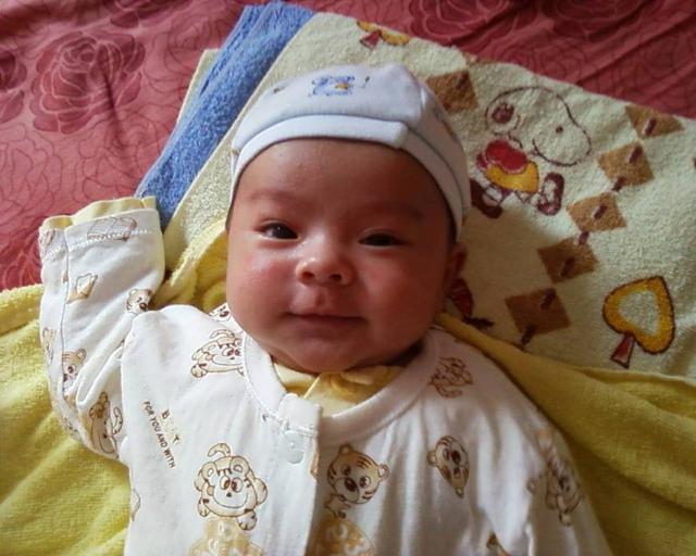 邻居|爸爸姓“有”,爷爷给三胞胎取名字,邻居听后直呼:这名字真霸气