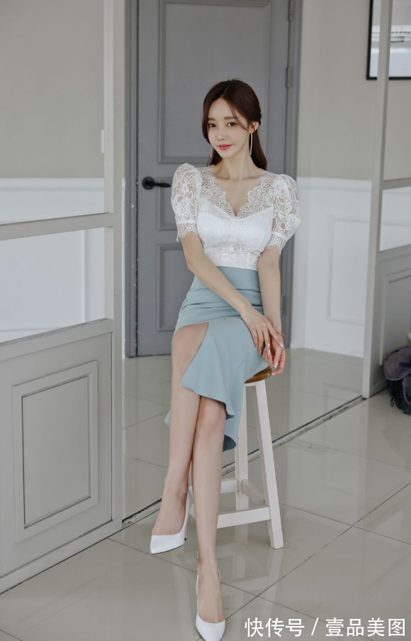 时尚搭配|女神孙允珠的时尚搭配:冰淇淋梦幻炫蓝暮春花雕衣裙