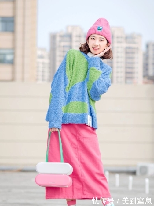 牛仔 今年火了一种穿法叫“毛衣+半身裙”,甜美温柔有格调,谁穿谁美