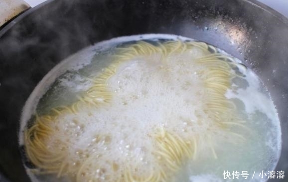 炒面也能在家做，鲜香入味又好吃，简单易学上手快