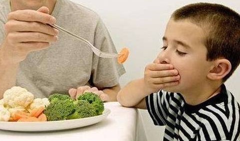 苹果|要想宝宝脾胃强健吃饭香,两种水果煮水喝,个头蹿得也快