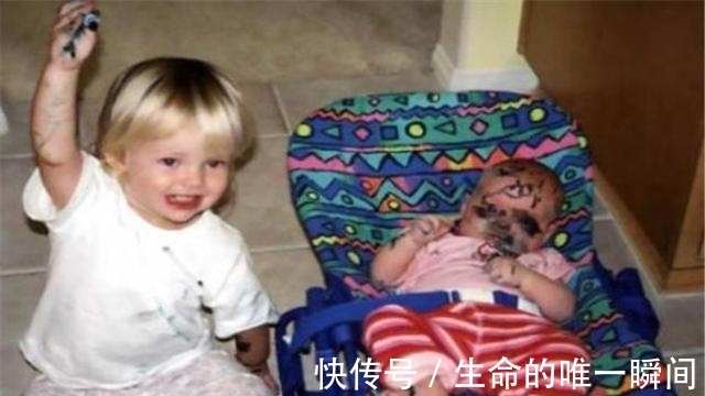 小熊娃|熊孩子在爸爸洗澡时偷拍,照片传到家长群,网友:爸爸真哭了