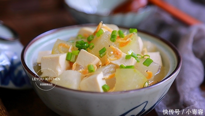 冬瓜|冬瓜和豆腐一起烩，成本不到5块钱，减肥时多吃，大肚腩越来越小