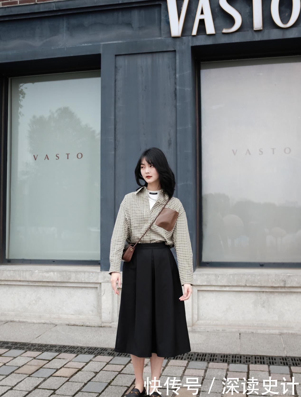 印花|今春流行“衬衫+黑色半身裙”搭配,减龄时尚优雅,精致显瘦高级