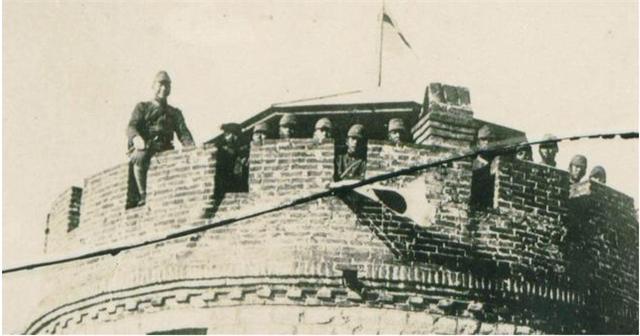 老农|日本兵藏在炮楼中，八路军久攻不下，一老农路过说这还不简单