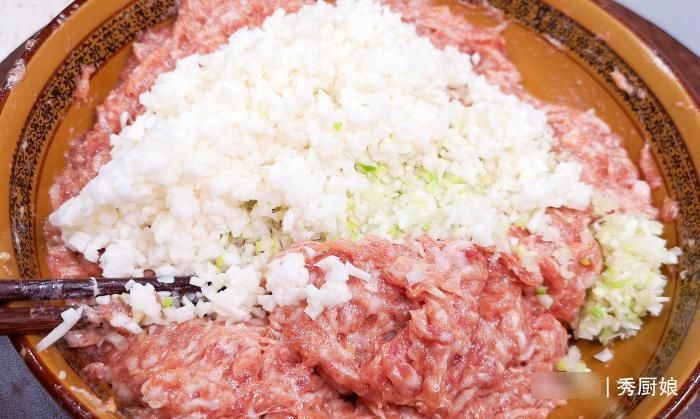 炸肉丸子，别只加面粉，多加3样食材，丸子外酥内软，好吃不油腻