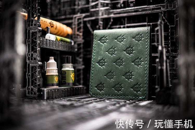 皮革 高达联名皮革产品:三大经典招牌机甲均亮相