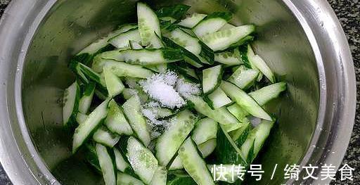 炝炒黄瓜|黄瓜的新做法，脆爽入味，做法简单，比拍黄瓜好吃多了！