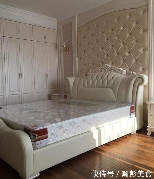 新房|参观同事家新房,全屋贴瓷砖,还把冰箱放在阳台的,头一次见啊