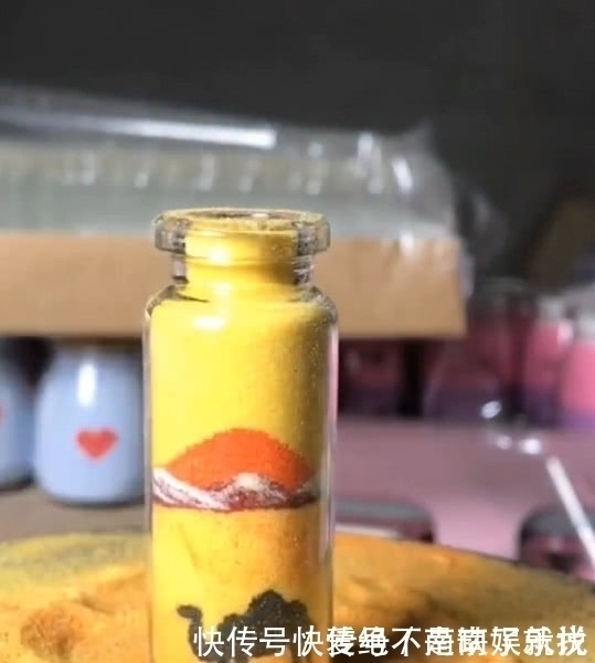 绘画|美术生放下笔玩起了沙画，以为是在开玩笑，看到成品后跪服！