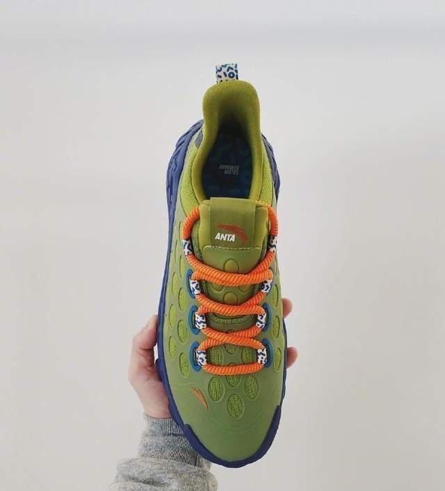 安踏 安踏联名“范思哲”!颜值满分,国外明星上脚,老外也爱进口鞋?