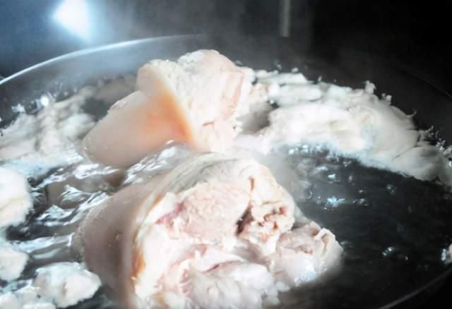 20块钱一斤，冬天要多吃，比牛羊肉还好，卤着吃软烂脱骨还解馋