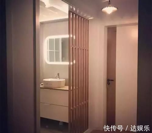 卫生间|把洗手台放在卫生间门外,加上隔断的设计,如今很流行