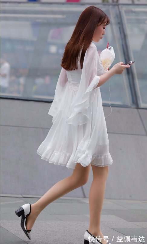 高跟鞋 白色仙女裙搭配高跟鞋,简洁干净,仙气飘飘