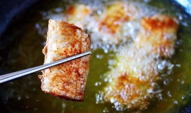 炸带鱼时,应该用面糊还是淀粉多数人没搞明白,难怪不香不酥脆