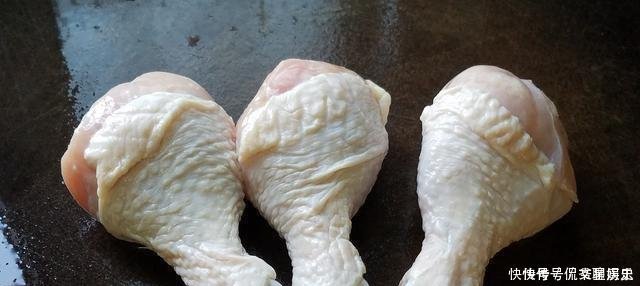 我家鸡腿从不红烧、加2包榨菜、不加一滴水,上桌就被吃光光