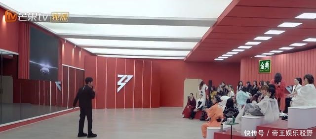 《浪姐2》王鸥被质疑人设不讨喜,张馨予二次元初舞台获赞无数!