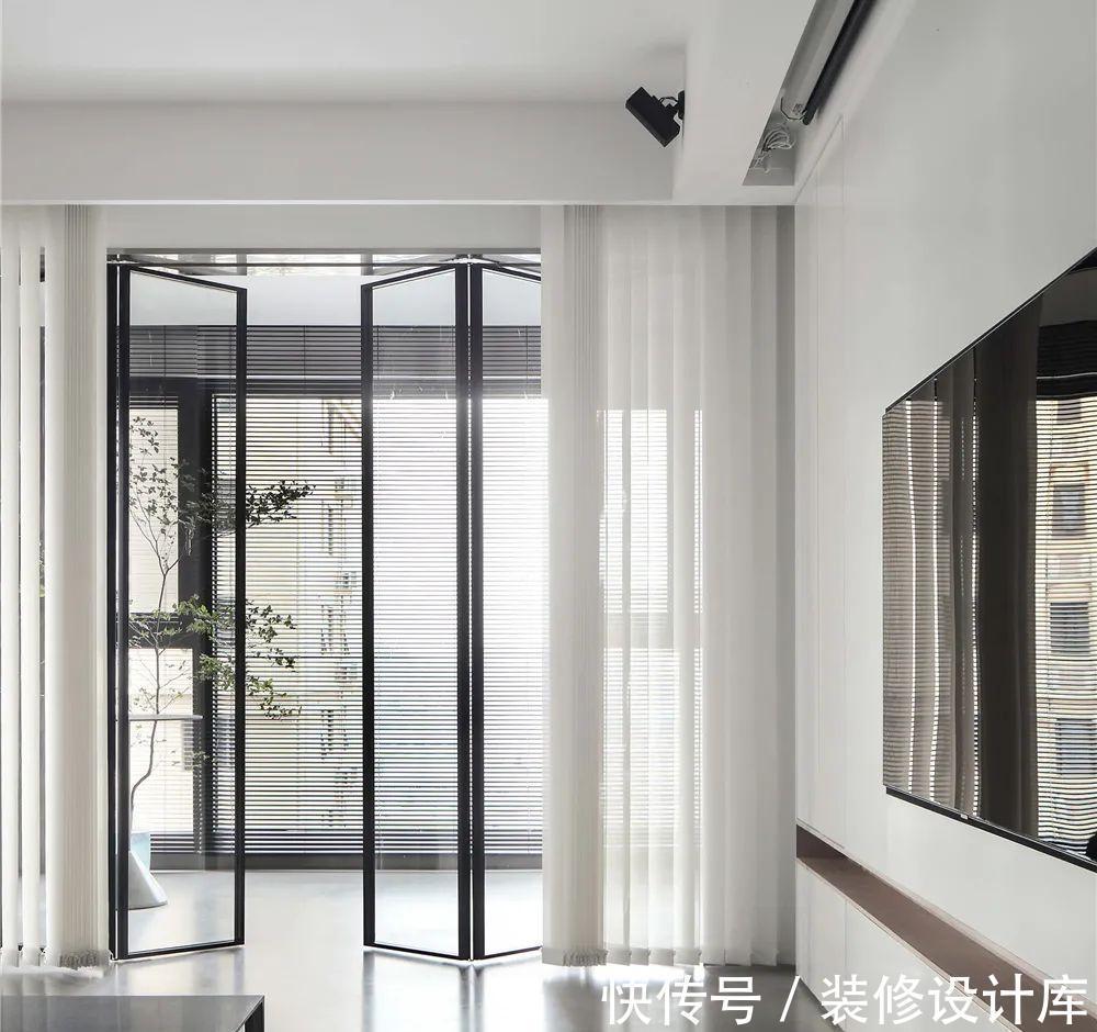 阳台|客厅和阳台之间要不要装门?过来人:关键看这些~