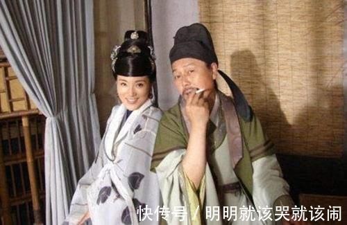 李云$李白相当敷衍的一首诗,前后不对仗不工整,却成了千古名句广为流传