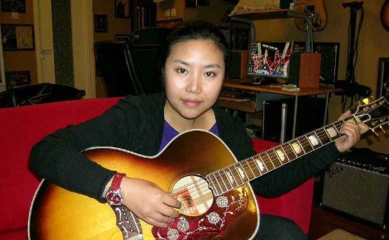 14年过后，当初的“超级女声”全都“变脸”，但她还是当初的样子