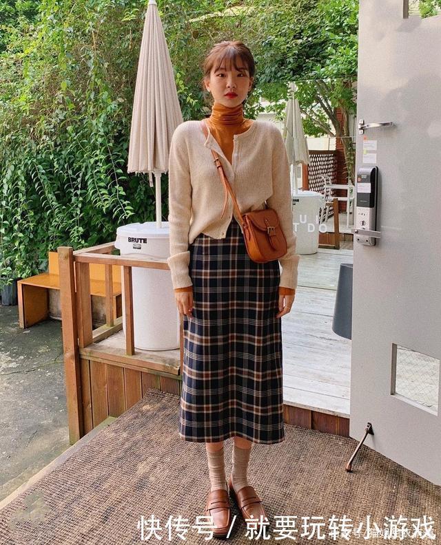 不要乱穿基础款，通过“针织衫+半裙”解析细节，每条都是重点