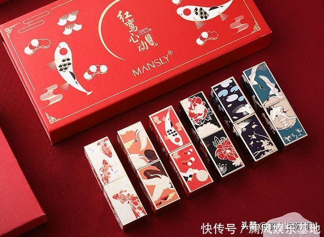 女人的包包里除了钥匙,这6个常用品不可少!不占地方还大有用途