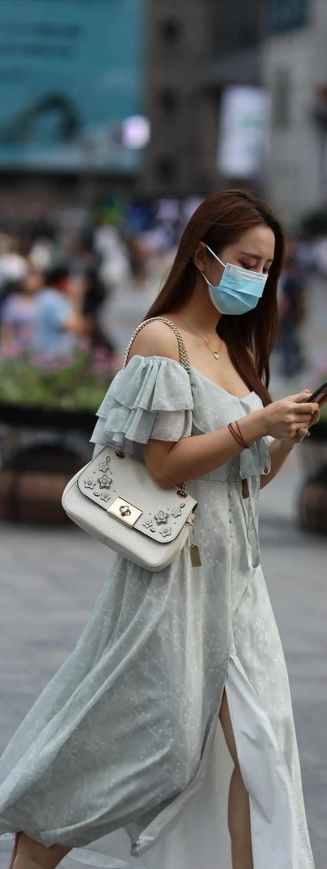 裙子 洋气精致的连衣裙穿搭十分衬气质,展示美好身材,时尚多姿