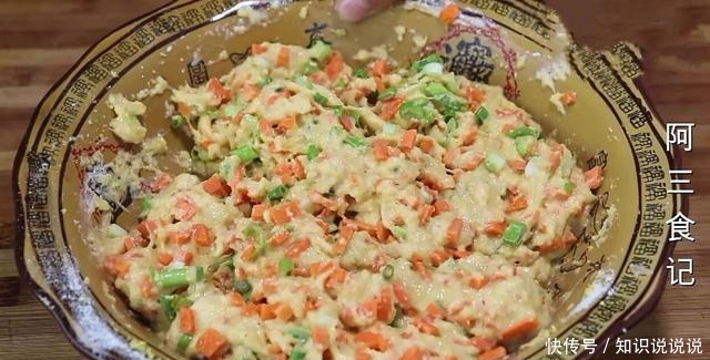 玉米面里打2个鸡蛋,比吃肉还香,我家每次做一大盘,上桌就扫光