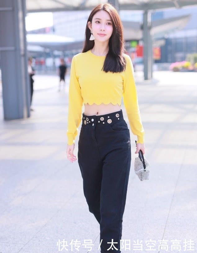 柠檬精|孟子义故意穿“童装”走机场,这漫画腰绝了,女生酸成柠檬精!