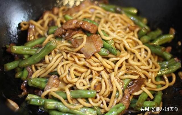 入伏|入伏后这样做面条，简单省事，有面有菜一锅出，好吃不烫嘴，真香