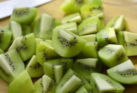 银耳和水果是天生一对,女人每周坚持喝3次,美容养颜皮肤好