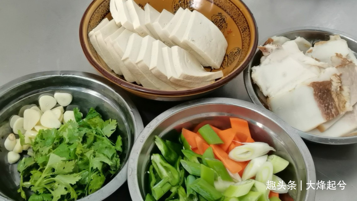 家常菜豆腐回锅肉,鲜香美味又下饭,做法简单,上桌即扫光