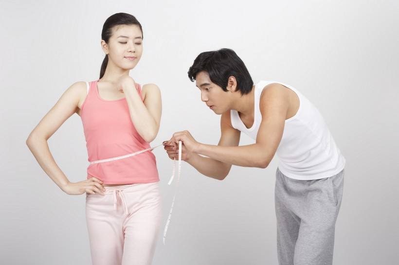 肥胖|不论男女,身上有2减肥“开关”,睡前拍一拍,体重“悄悄降”