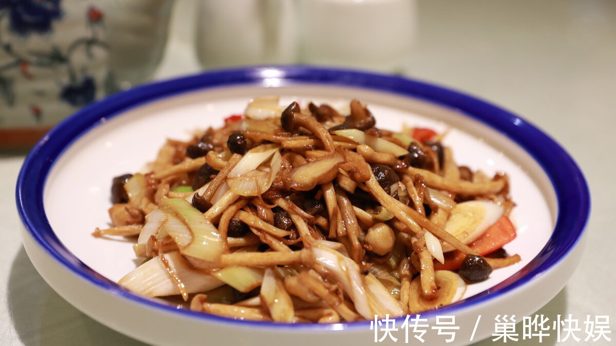外行|炒杏鲍菇时，直接下油锅是外行，学会这样做，杏鲍菇鲜美味道正