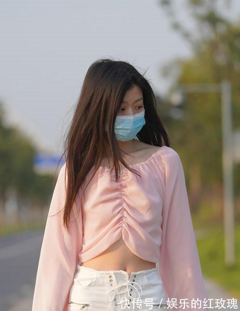 微喇叭裤|挂脖衫配修身微喇叭裤,显瘦显身姿,靓丽简约休闲有型