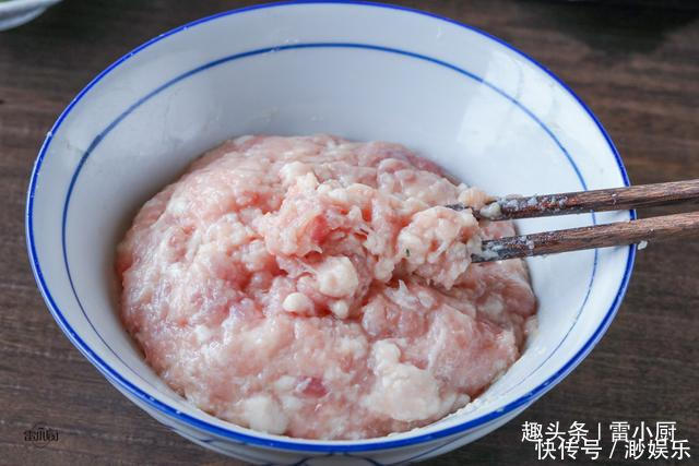 牢记这个拌肉馅的诀窍,饺子和包子才会鲜嫩多汁,好吃不腻