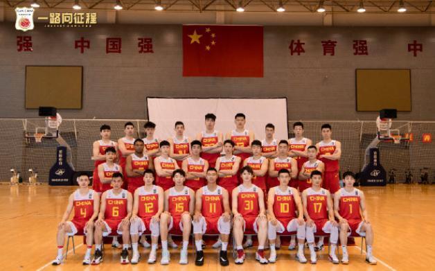 阿典|第一场就爆!又扣又帽!打崩NBA落选秀!他真是中国男篮的未来