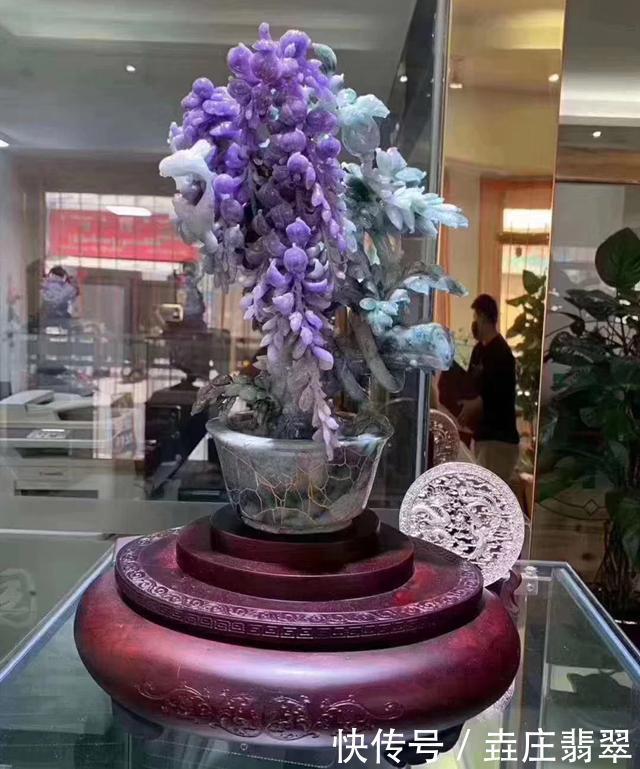 翡翠原石切开又脏又嫩,一番神操作后,竟价值6位数!