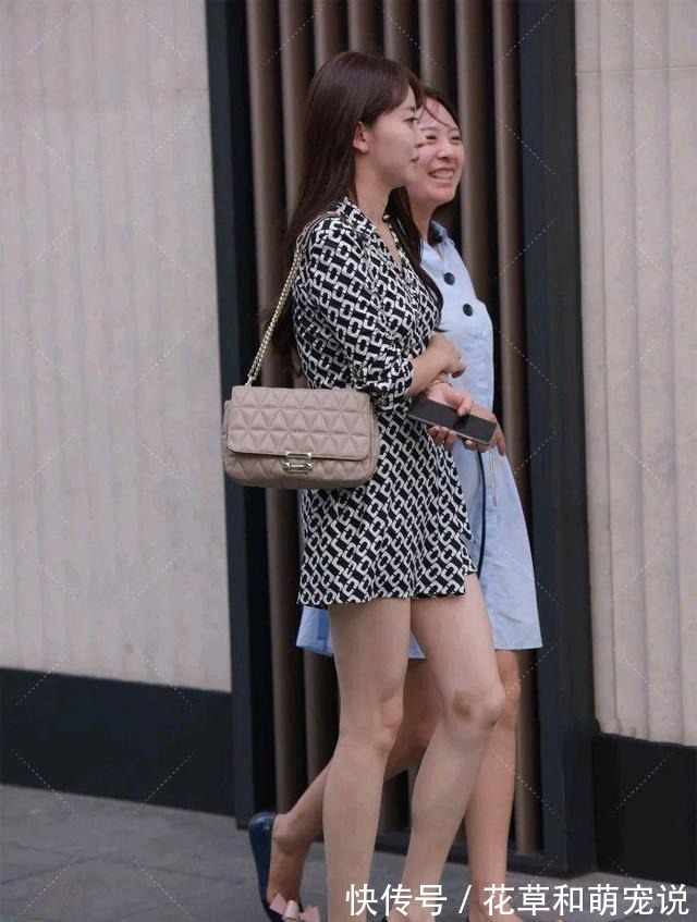 时尚 黑白格收腰连衣裙,时尚霸气,彰显强大气质的同时,尽显职业范!