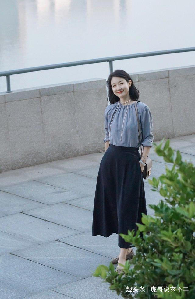初秋温柔气质风穿搭,成熟又不失俏皮,上班族必备套装