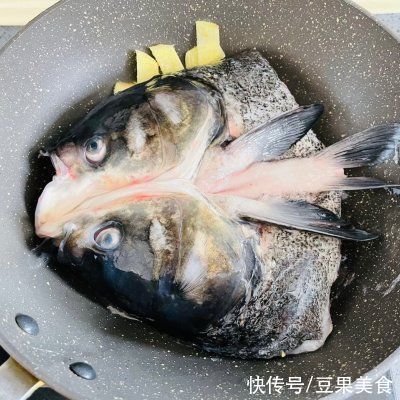 #福气年夜菜#汤鲜味美的鱼头豆腐汤