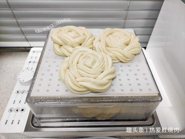 猪油|发面时光加酵母是不够的，多加一勺料，做好的花卷更松软更洁白！