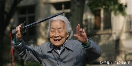 文绣|老太太拿祖传金钗去鉴定,专家一看懵了,恭敬问她:您父亲是?